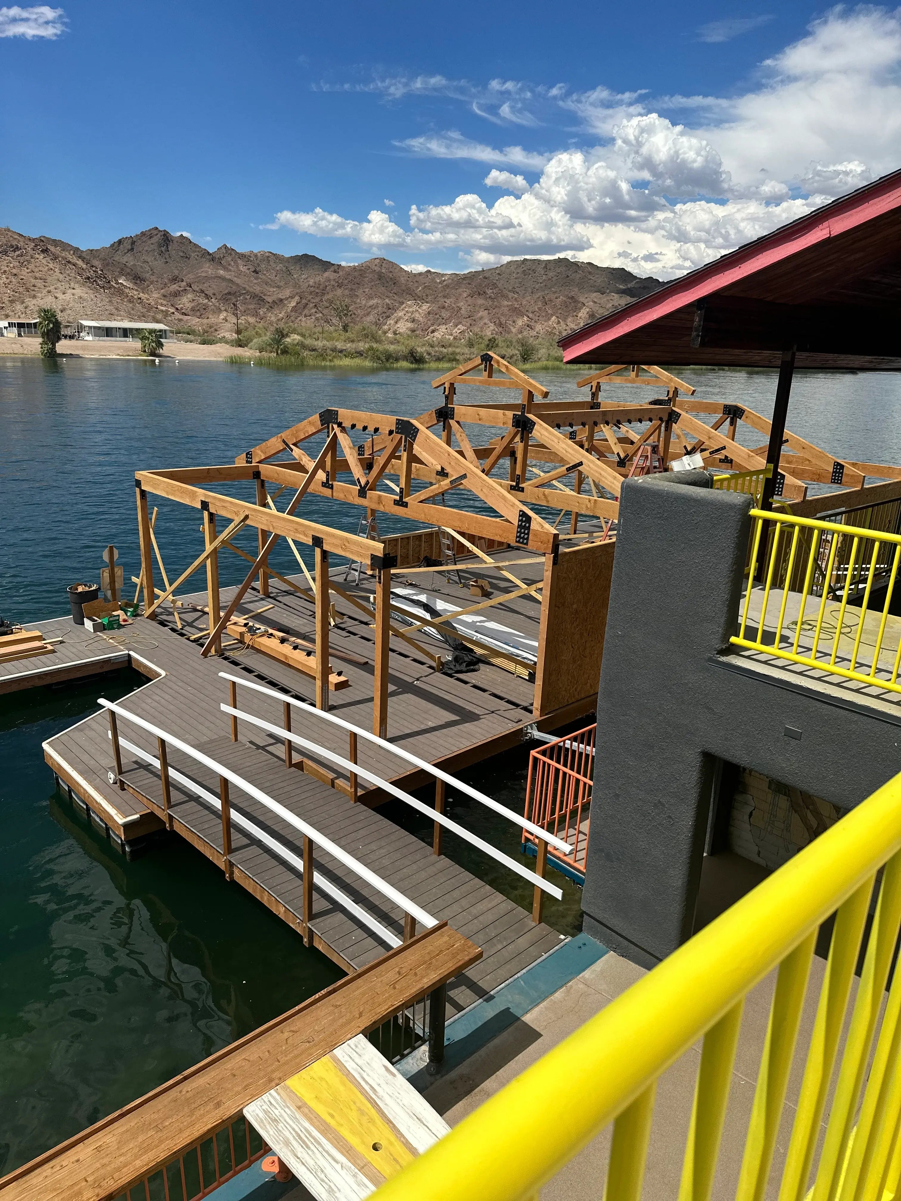 Roadrunner Resort Floating Bar Dock